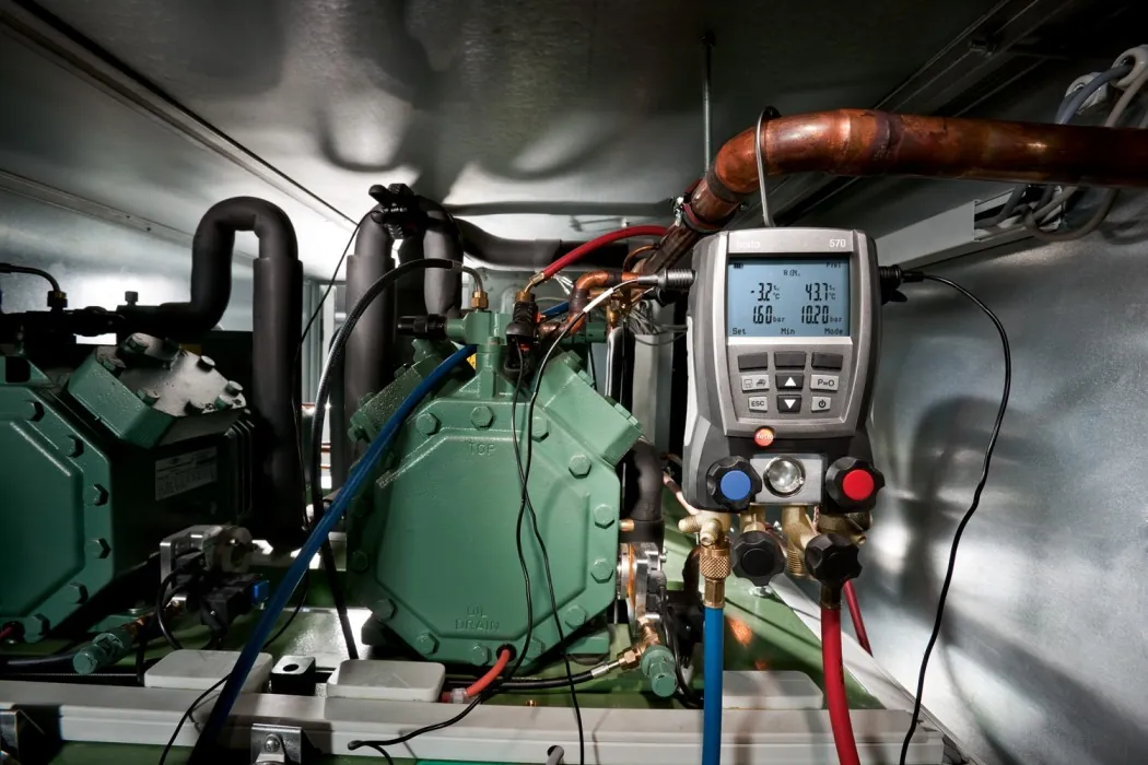 Industrial refrigeration compressor system with gauges during repair and diagnostics
